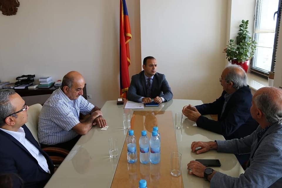 ՌԱԿ Կեդրոնական Վարչութեան պատուիրակութիւնը այցելեց ՀՀ Սփիւռքի գործերու գլխաւոր յանձնակատար Պրն. Զարեհ Սինանեանին