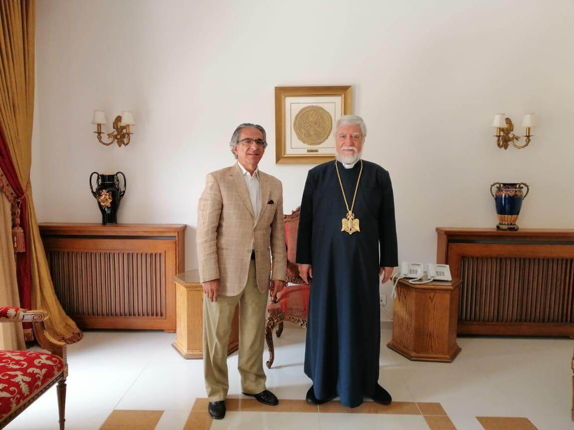 ՌԱԿ Կեդրոնական Վարչութեան անդամ Ընկ. Տոքթ. Աւետիս Տաքէսեան այցելած է Արամ Ա. Կաթողիկոսին