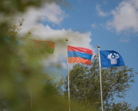 Հայ հակաօդայինները «Աշուլուկ» զօրավարժարանին մէջ մարզումներ  կատարած են Ս-300 համակարգերով (Լուսանկարներ)