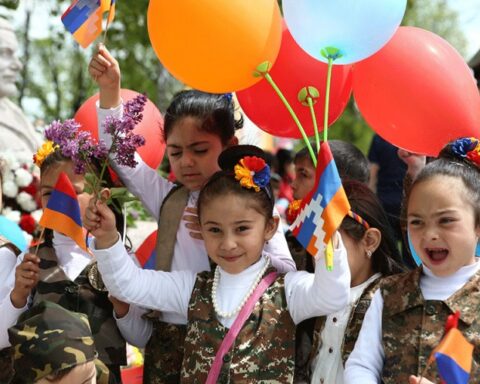 Արցախի մէջ 2385 աշակերտեր պիտի դառան «առաջին դասարանցիներ»