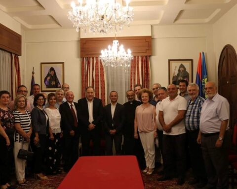 Կիպրոս  իր տուած  այցելութեան  ընթացքին  Զարեհ  Սինանեան  այցելութիւն տուած  է Մելգոնեան  Վարժարան