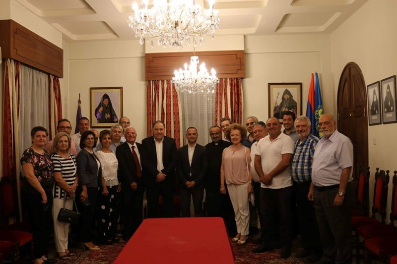 Կիպրոս  իր տուած  այցելութեան  ընթացքին  Զարեհ  Սինանեան  այցելութիւն տուած  է Մելգոնեան  Վարժարան