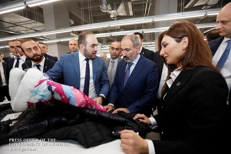 Վարչապետը ներկայ գտնուած է Երեւանի մէջ հագուստի նոր արտադրամասերու բացման