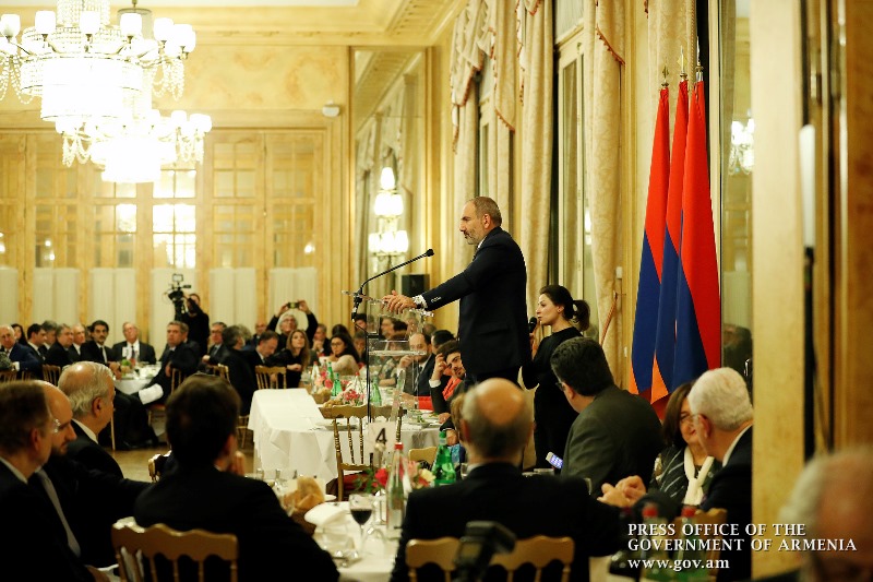 Չկայ սահման Հայաստանի եւ Սփիւռքի միջեւ, մենք մէկ ամբողջութիւն ենք. Ի պատիւ Նիկոլ Փաշինեանի եւ Աննա Յակոբեանի Փարիզի մէջ տրուած է ընդունելութիւն