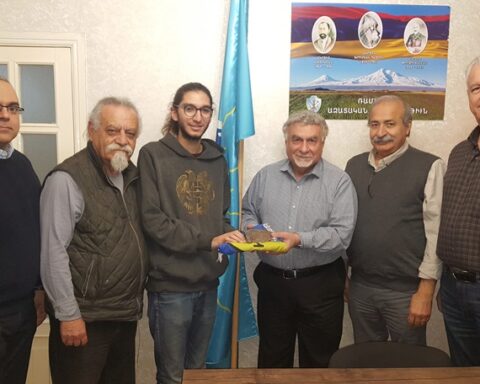 Արարատէն՝«Քարէ մասունք» եւ դրօշակ. Ընկ. Սեդրակ Պալեանի հանդիպումը ՌԱԿ Կեդրոնական Վարչութեան անդամներուն հետ