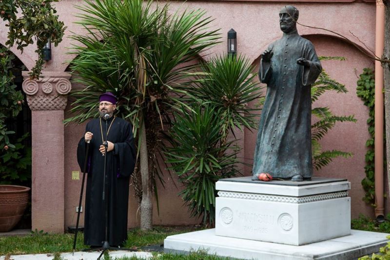 Պոլսոյ մէջ բացուած է Կոմիտասի յուշարձանը