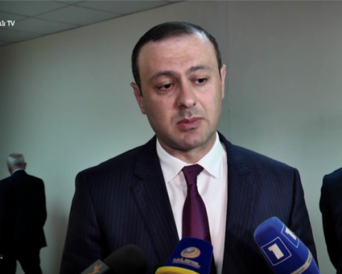 «Արտախորհրդարանական ուժերը պառակտում կը ստեղծեն» Արմէն Գրիգորեան