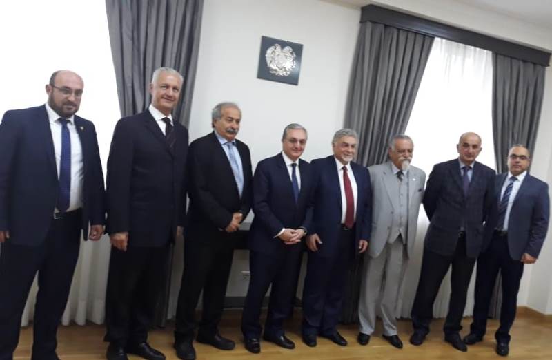ՌԱԿ Կեդրոնական Վարչութեան պատուիրակութիւնը այցելեց ՀՀ ԱԳ նախարար Պրն. Զոհրապ Մնացականեանին