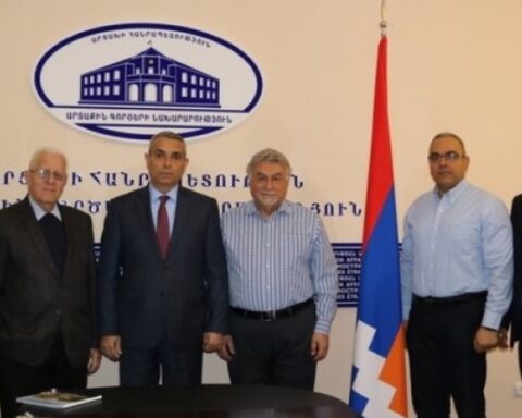 ՌԱԿ Կեդրոնական Վարչութեան պատուիրակութիւնը այցելեց ԱՀ ԱԳ նախարար Պրն. Մասիս Մայիլեանին