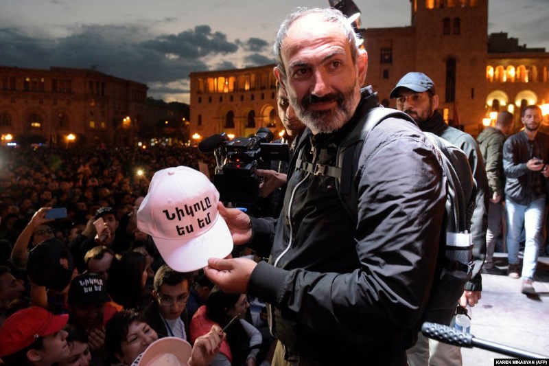 Ընդդիմութիւն... որո՞ւ դէմ