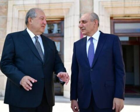 Արմէն Սարգսեանը շնորհաւորած է Բակօ Սահակեանը Արցախի Սահմանադրութեան օրուան առթիւ