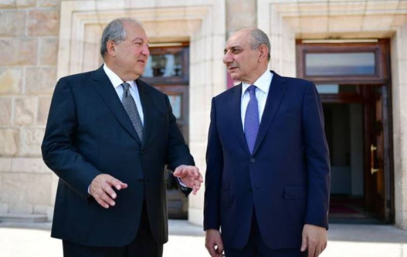 Արմէն Սարգսեանը շնորհաւորած է Բակօ Սահակեանը Արցախի Սահմանադրութեան օրուան առթիւ