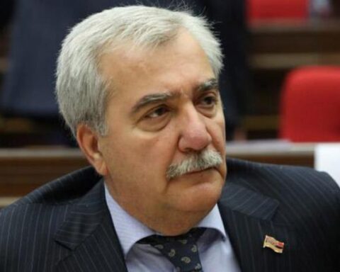 Անդրանիկ Քոչարեանը իրաւապահներուն կոչ ըրած է երկիր վերադարձնել նախկին պաշտօնեաները