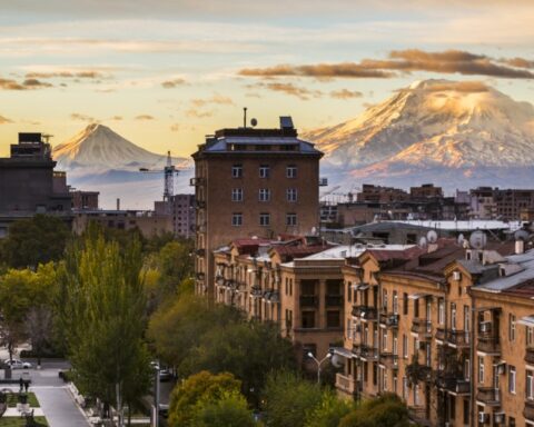 Ուղղութիւններ, ուր կարելի է ընկղմիլ բնութեան կամ մշակոյթի մէջ. «Forbes»ը Երեւանը ներառած է 10 զբօսաշրջային ուղղութիւններու մէջ