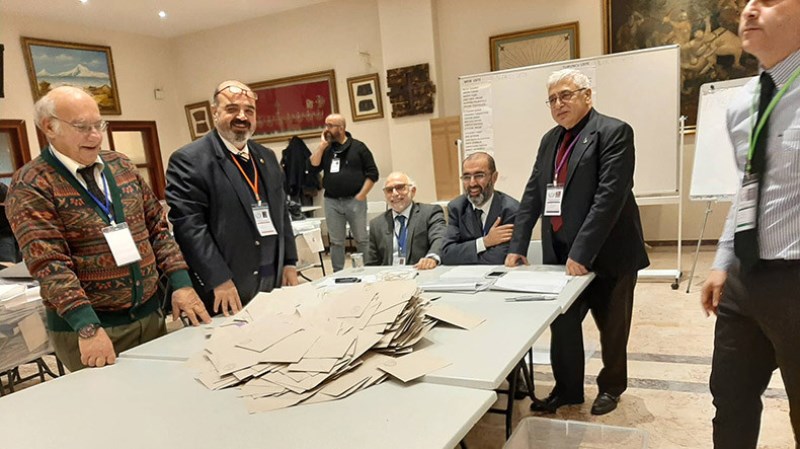 Պոլիսը կը պատրաստուի նոր Պատրիարքի ընտրութեան. Նախնական տուեալներով Սահակ Սրբազան առաջատար