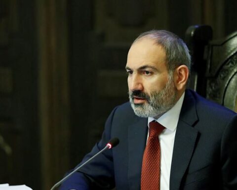 Հայաստանի մէջ առնուազն երկու հեռուստաալիքի լոկոյի տեղը կարելի է գրել «Քորուփցիա». Նիկոլ Փաշինեան