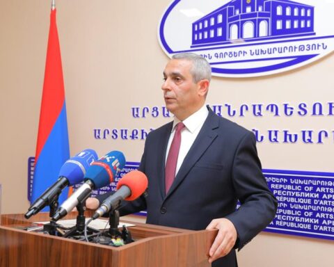 Նախագահական թեկնածու Մասիս Մայիլեան կարեւորած է բանակցութիւններուն Արցախի մասնակցութեան խնդիրը