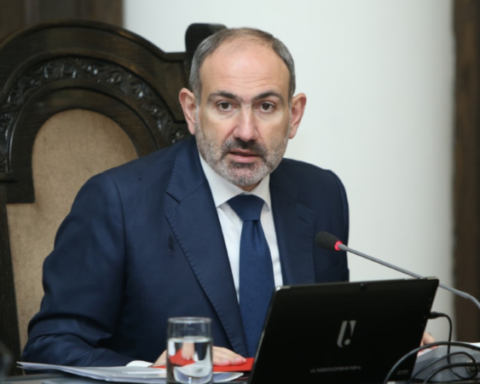 «Քորոնա»ի պատճառով Իրանի հետ օդային եւ ցամաքային հաղորդակցութիւնը դադրեցաւ