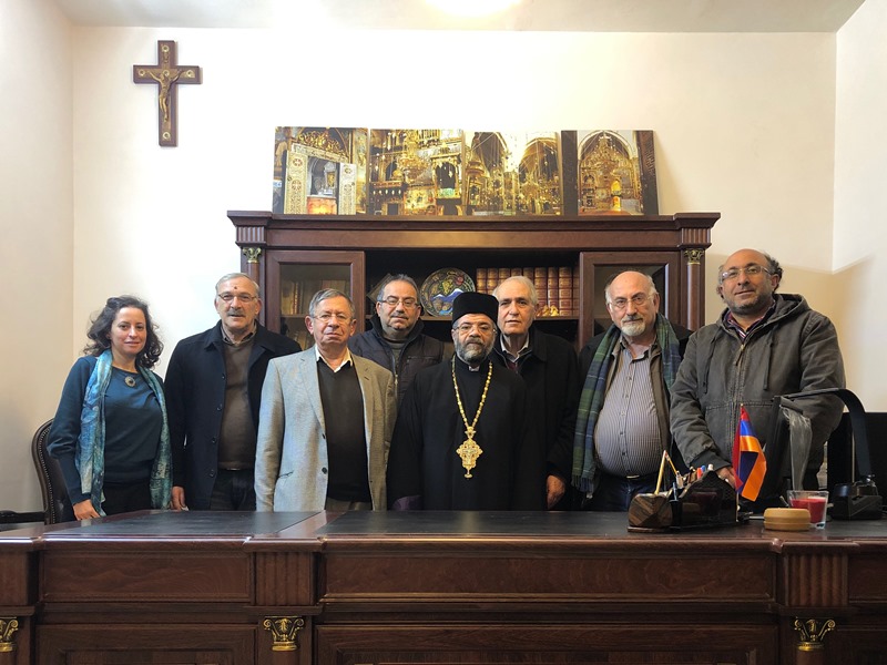 Ամմանի Վահան Թէքէեան Մշակութային Միութեան վարչութիւնը այցելած է գաղութի հոգեւոր առաջնորդ՝ Տէր Աւետիս Ծր. Վրդ. Իփրաճեանին