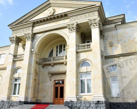 Տիգրան Աւինեան դիմած է նախագահին 1698 անձի ՀՀ քաղաքացիութիւն շնորհելու առաջարկութեամբ