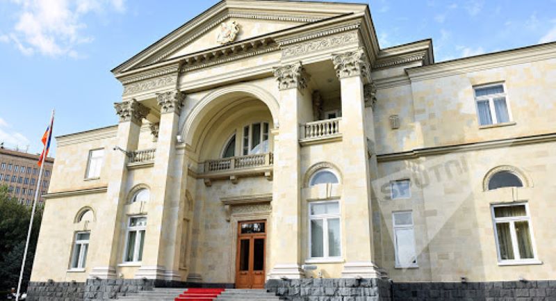 Տիգրան Աւինեան դիմած է նախագահին 1698 անձի ՀՀ քաղաքացիութիւն շնորհելու առաջարկութեամբ