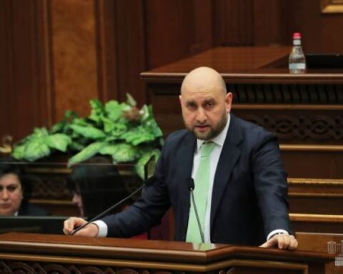Մարտին Գալստեանը ընտրուեցաւ Հայաստանի Կեդրոնական Դրամատան նախգահ