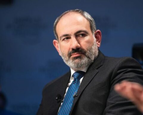 Ես չեմ հաւատար այն մարդոց, որոնք ազգային կարգախօսներու ներքոյ ազգը նուաստացուցած եւ միլիառներ վաստակած են. Վարչապետ  Փաշինեան