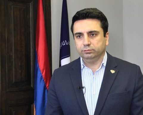 Ալեն Սիմոնեանի կարծիքով Տէր Պետրոսեանի յօդուածէն ետք ալ կառավարութեան դէմ գրոհները պիտի շարունակուին