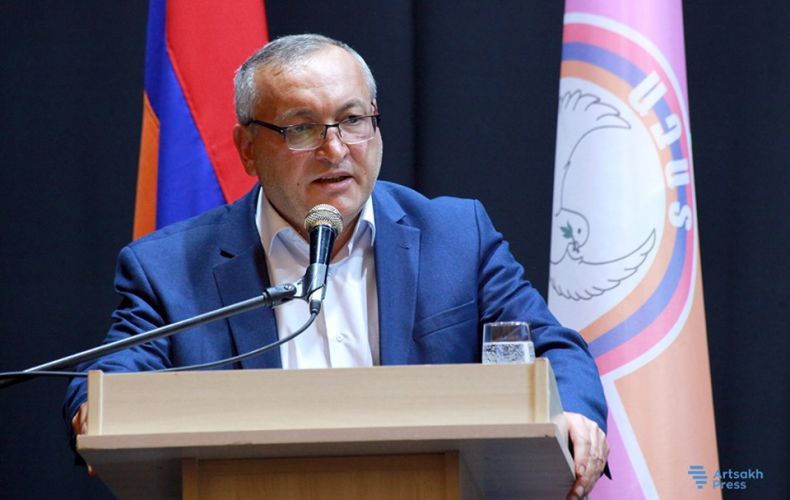 Արթուր Թովմասեան ընտրուեցաւ Արցախի Խորհրդարանի նախագահ