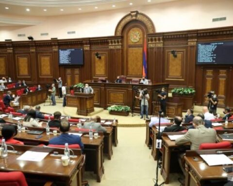 ԱԺ-ն առաջին ընթերցմամբ ընդունեց ՍԴ նախագահը եւ դատաւորները փոխարինելու նախագիծը
