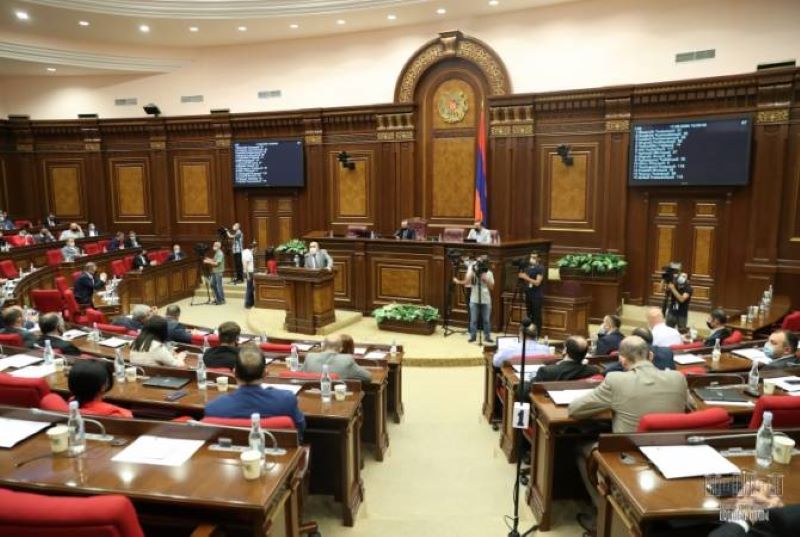 ԱԺ-ն առաջին ընթերցմամբ ընդունեց ՍԴ նախագահը եւ դատաւորները փոխարինելու նախագիծը