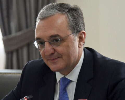 Թուրքիան ապակառուցողական եւ վտանգաւոր քաղաքականութիւն կը վարէ. Զոհրապ Մնացականեանը՝ «Ինթըրֆաքս»-ին