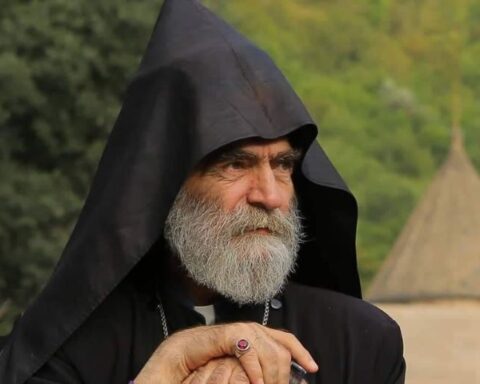 Սիրելի զաւակներ իմ, եղէք ամուր, զօրեղ, Ձեր ոգին ամրացուցէք եւ հզօրացուցէք անկոտրուն ուժով եւ միասնակամութեամբ. Պարգեւ Սրբազան