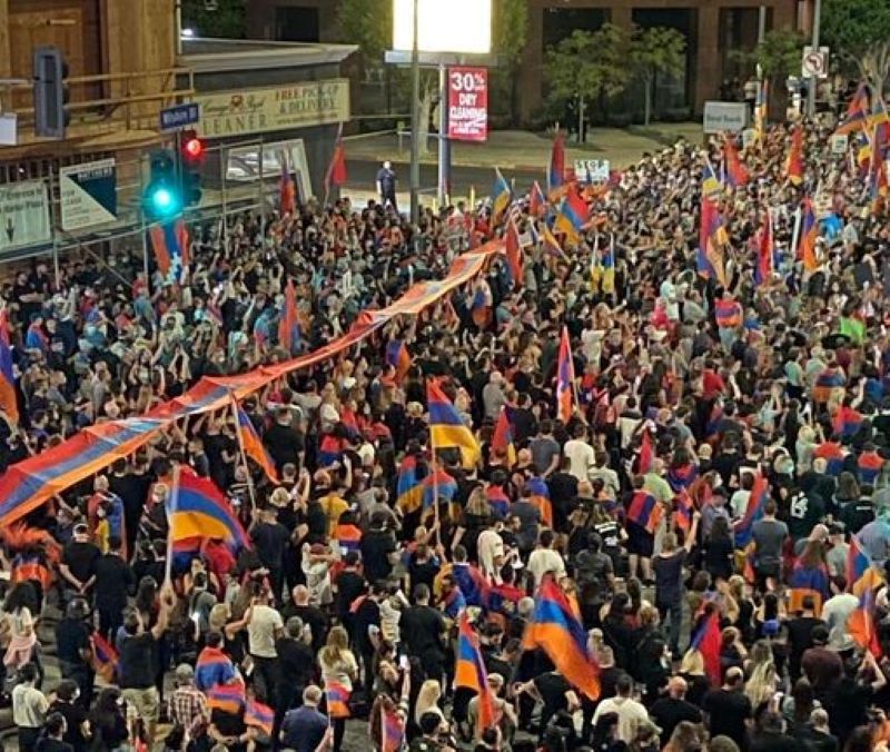 Բազմահազարանոց բողոքի ցոյց եւ երթ Լոս Անճելոսի մէջ