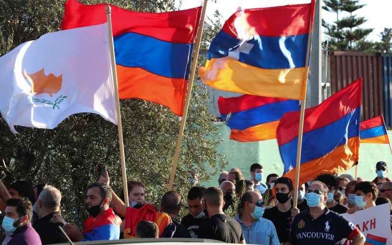Կիպրահայութիւնը բողոքի հաւաքներ իրականացուց Ռուսաստանի եւ Միացեալ Նահանգներու դեսպանատուներուն առջեւ (Լուսանկարներ)