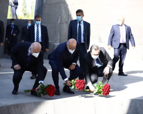 Մեկնարկած է Յունաստանի ԱԳ նախարարի այցը. Տենտիասը այցելած է Հայոց ցեղասպանութեան յուշահամալիր