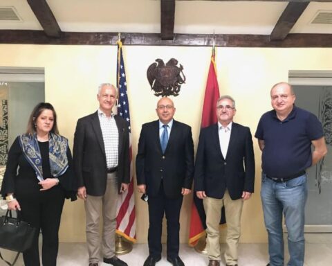 ՌԱԿ Հայ Իրաւանց Խորհուրդը Վաթսուն Հինգ Հազար Տոլար Հաւաքեց Ի Նպաստ Արցախի Հերոս Բանակին