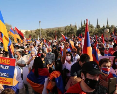 Կասեցնել Իսրայէլի կողմէ զինամթերքի վաճառքը Ատրպէյճանին. Ճանչնալ Արցախի անկախութիւնը. Հայութիւնը բողոքի ցոյց կատարեց Երուսաղէմի մէջ