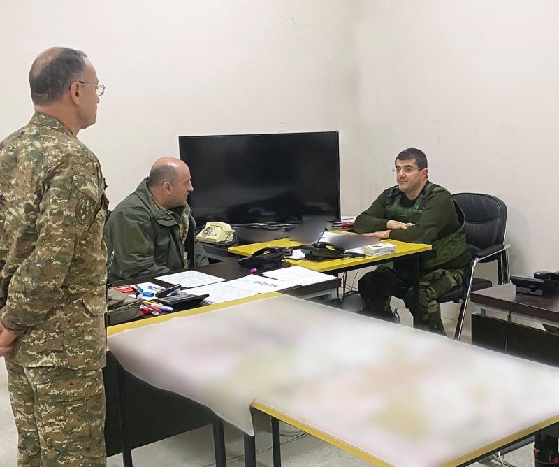 Արցախի նախագահը Շուշի այցելած է. քննարկած են թշնամիի բազմաքանակ ուժերու դէմ պայքարի ռազմավարութիւնը