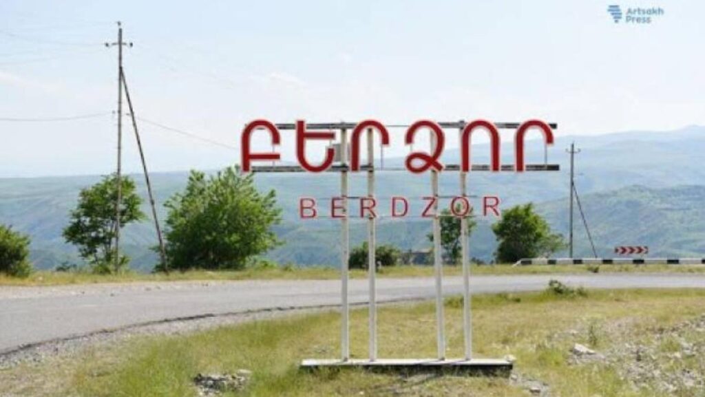Ոչ մէկ բնակիչի հրամայուած է մինչեւ 30 նոյեմբերը լքել Բերձորը, քաղաքի հետագայ կարգավիճակը պարզելու ուղղութեամբ կը տարուին քննարկումներ, բանակցութիւններ․ Յայտարարութիւն