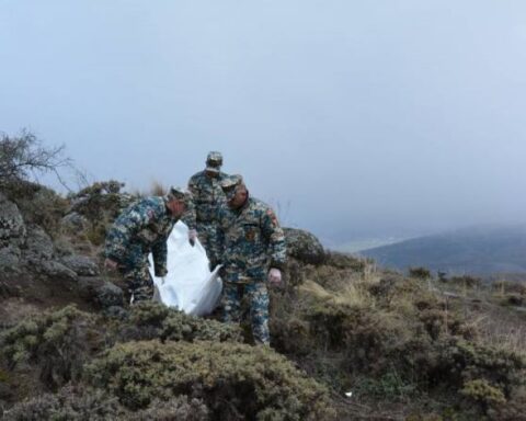 Հատրութի Թութակներ տեղամասէն դէպի Խծաբերդ հատուածին մէջ յայտնաբերուած է 6 զինծառայողի աճիւն