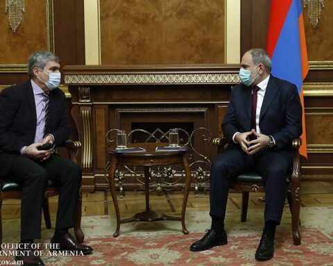 Փաշինեան կը շարունակէ քաղաքական խորհրդակցութիւնները (Լուսանկար)