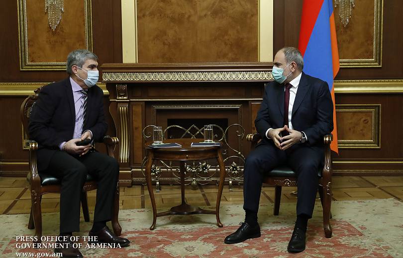 Փաշինեան կը շարունակէ քաղաքական խորհրդակցութիւնները (Լուսանկար)