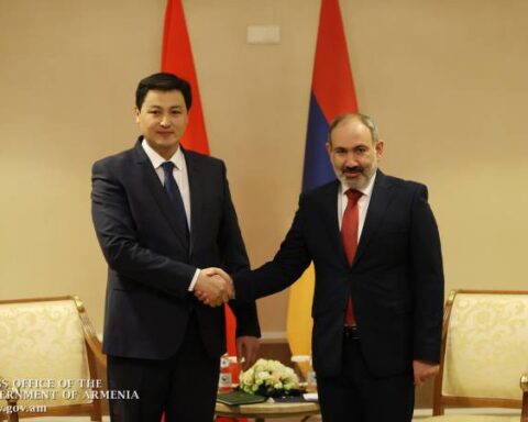 Վարչապետ Փաշինեան Ալմաթիի մէջ հանդիպում ունեցած է Խըրխըզիստանի վարչապետի հետ