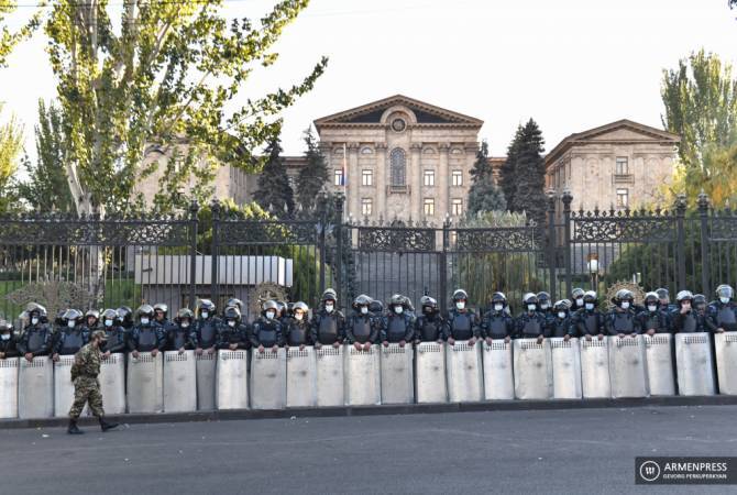 ԱԺ-ն ընդունեց երկրին մէջ ռազմական դրութիւնը վերացնելու մասին ընդդիմութեան նախագիծը