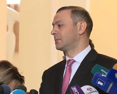 Պատերազմը դադրեցնելու վերաբերեալ քննարկումն առաջին անգամ եղած է 19 հոկտեմբերին. Արմէն Գրիգորեան