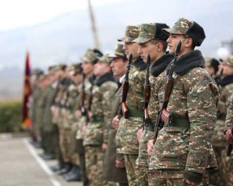 Քովիտ-19. ՀՀ Զինուած ուժերուն մէջ արգիլուած են զինծառայողներու տեսակցութիւնները, արձակումները եւ արձակուրդները