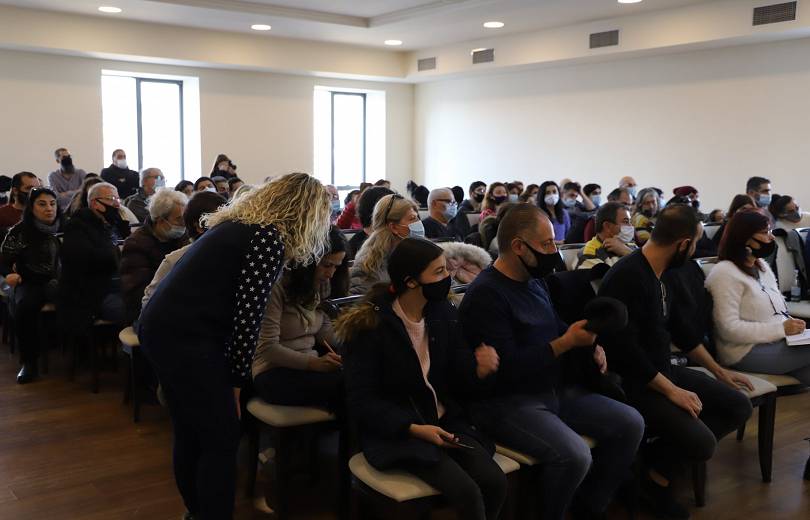 Շուրջ 100 Լիբանանահայեր մասնակցած են Զարեհ Սինանեանի մօտ հայրենադարձութեան խնդիրներով քննարկման