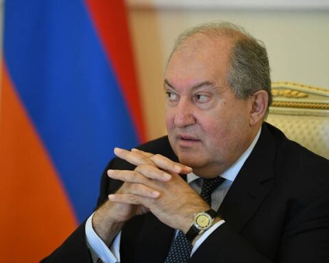 ՀՀ նախագահը հանդիպման հրաւիրած է վարչապետը, խորհրդարանական խմբակցութիւնները եւ Հայրենիքի փրկութեան շարժման ղեկավարները