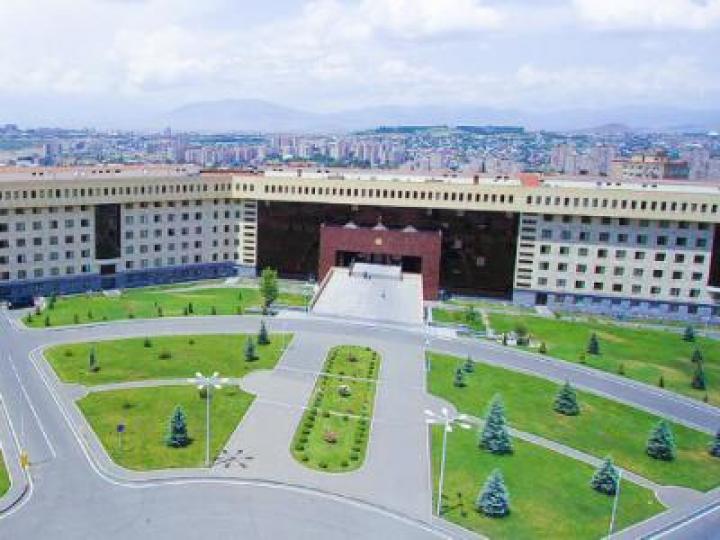 Չենք պատրաստուիր մեր տարածքներէն անգամ մէկ մեթր ետ քաշուիլ, Ատրպէյճանը պարտաւոր է հեռանալ. ՊՆ